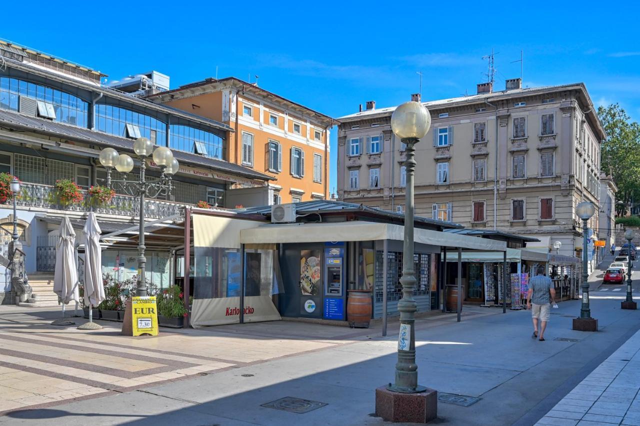Collins Emerald Center Пула Екстериор снимка